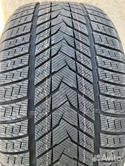 Sonix WinterXPro 999 245/40 R19 122U