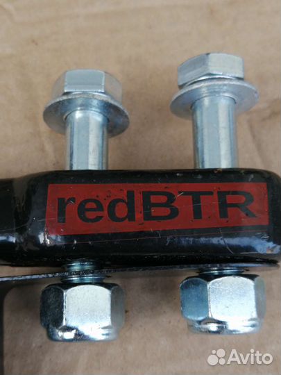 Крюк буксировочный redBTR