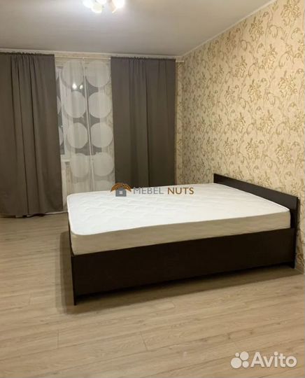 Кровать с матрасом