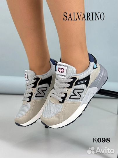 Кроссовки женские