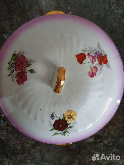 Фарфоровая супница