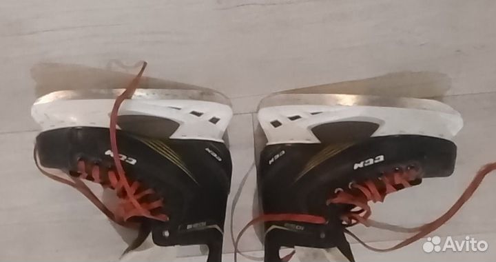 Коньки CCM 1052 размер 36