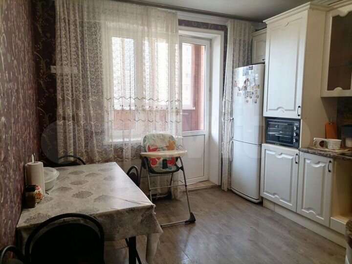 2-к. квартира, 64 м², 2/18 эт.