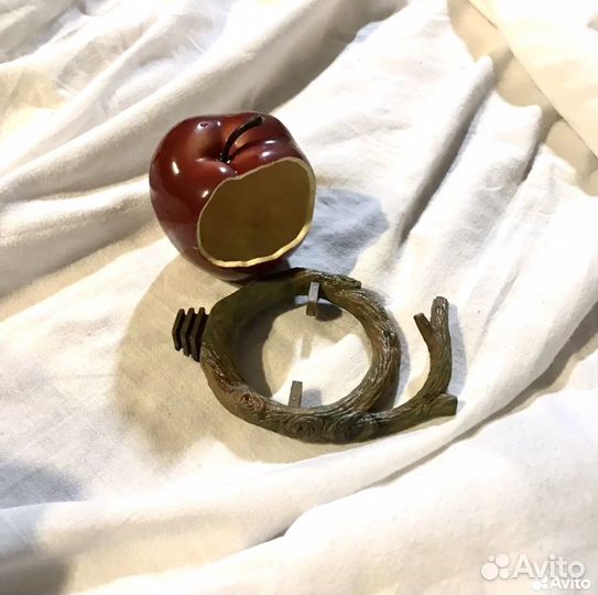 Кормушка яблочко для попугайчика