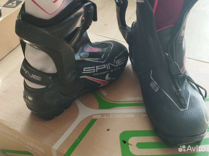 Лыжные ботинки