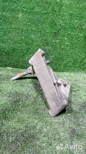 Кронштейн опоры кпп Renault Megane