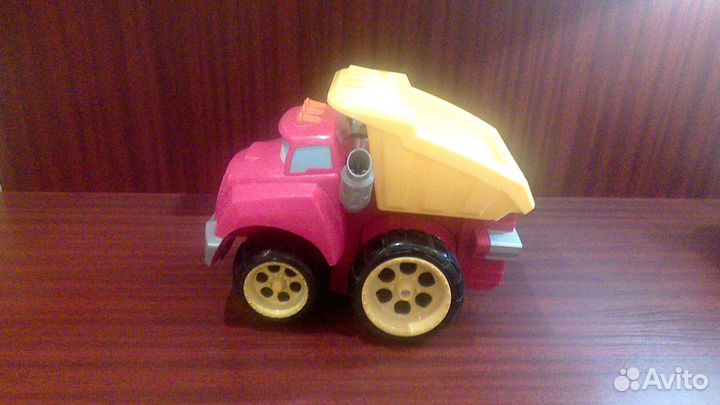 Самосвал весёлый Чак от Hasbro
