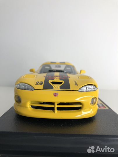 Модель автомобиля Dodge Viper GTS Coupe 1:24