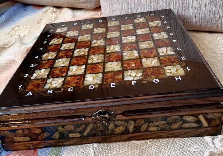 Шахматы янтарные