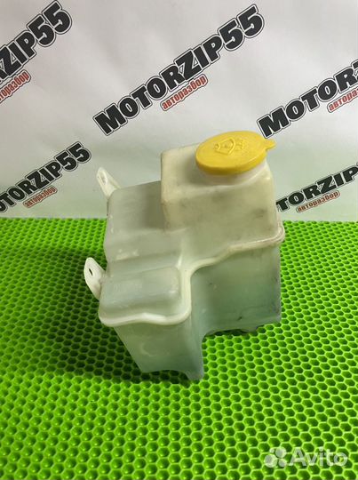 Бачок омывателя nissan