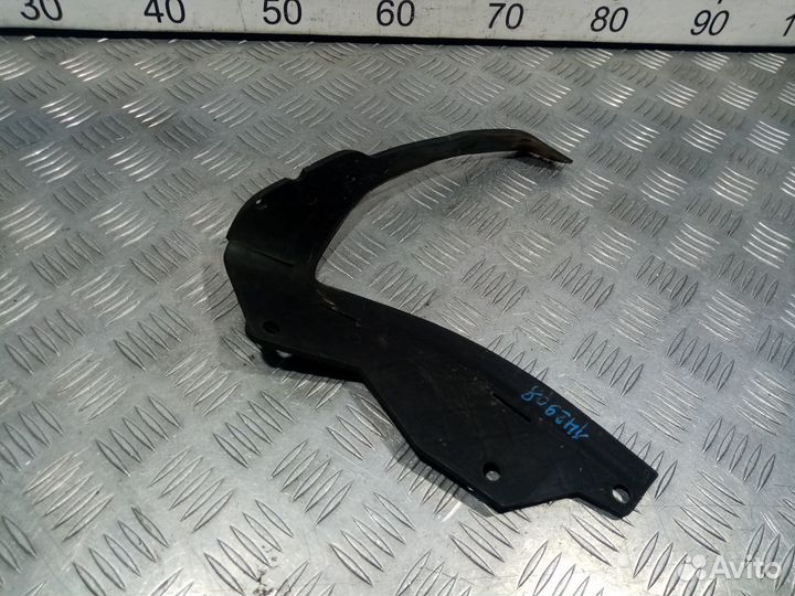 Б/У Уплотнитель фары правый#001