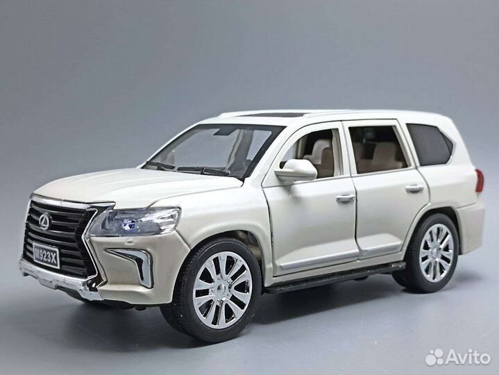 Коллекционная модель, металл машинка Lexus LX 570