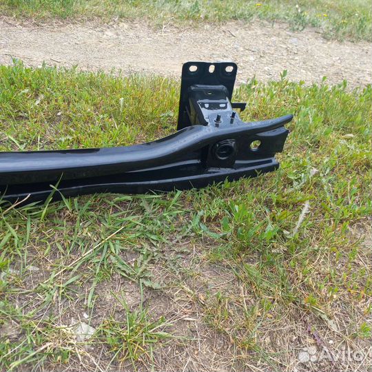 Усилитель заднего бампера Volkswagen Tiguan 2