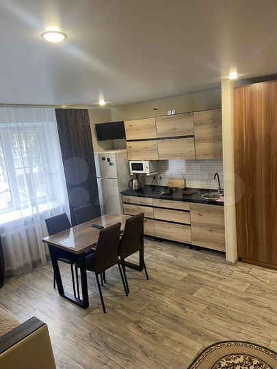 2-к. квартира, 52 м², 2/4 эт.