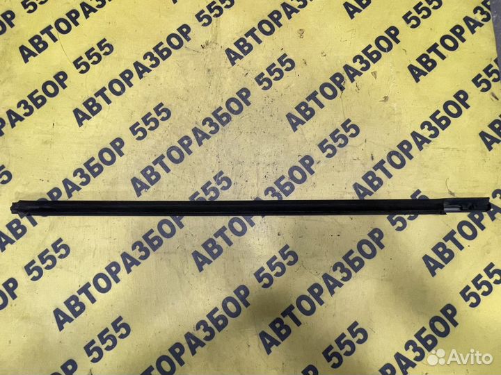 Накладка стекла переднего правого Kia Rio 2