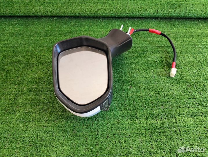 Зеркало левое Камри 70 оригинал бу