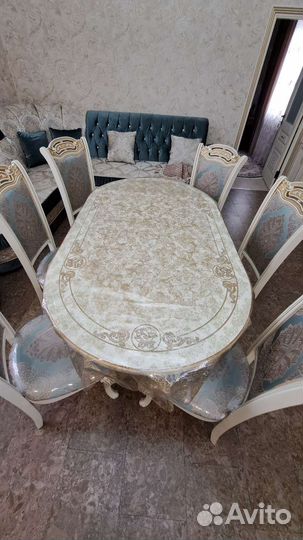 Кухонный стол и стулья комплект. Р