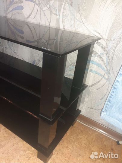 Стеклянная тёмная тумба под телевизор