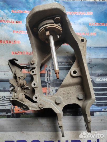 Кронштейн подвески кабины передний правый Scania