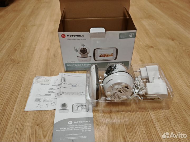 Цифрoвaя бecпpоводная видеоняня Motorolа мвp43