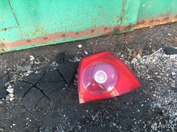 Фольксваген гольф 5 задний правый фонарь