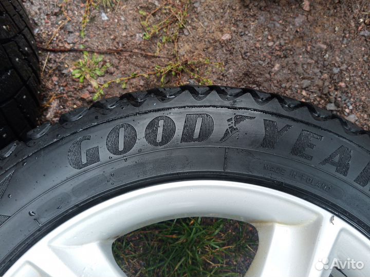 Goodyear Ultragrip Ice Arctic 205/55 R16