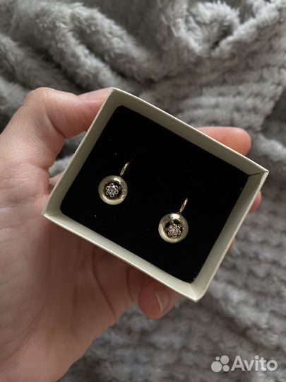 Золотые серьги с бриллиантами