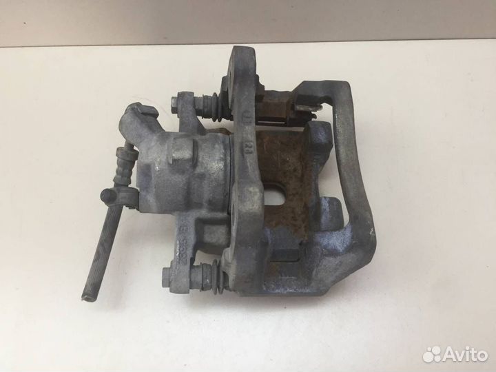 Суппорт задний правый Land Rover Discovery 3 2004