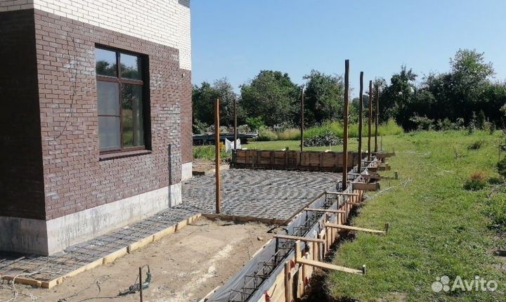 Заливаем отмостки, фундамент, площадки