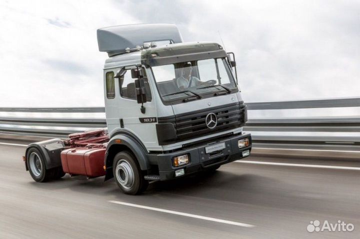 Стекло фары правое Mercedes 1222-24