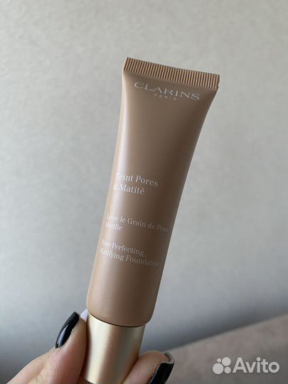 Матирующий тональный крем Clarins teint pores