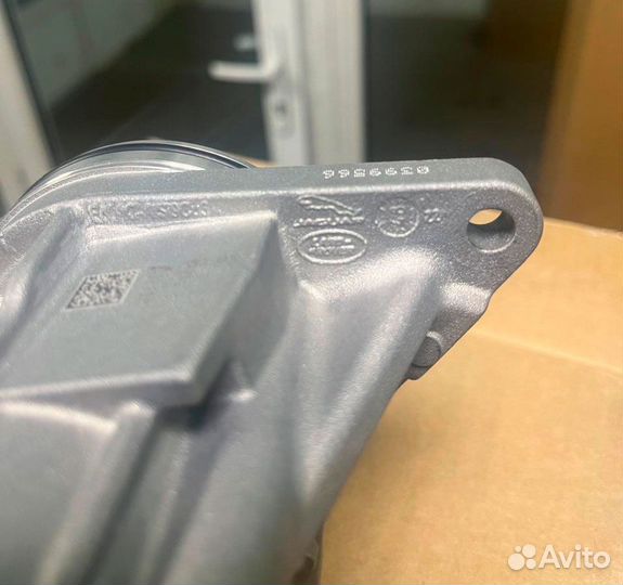 Водяной насос LR089625 Land Rover