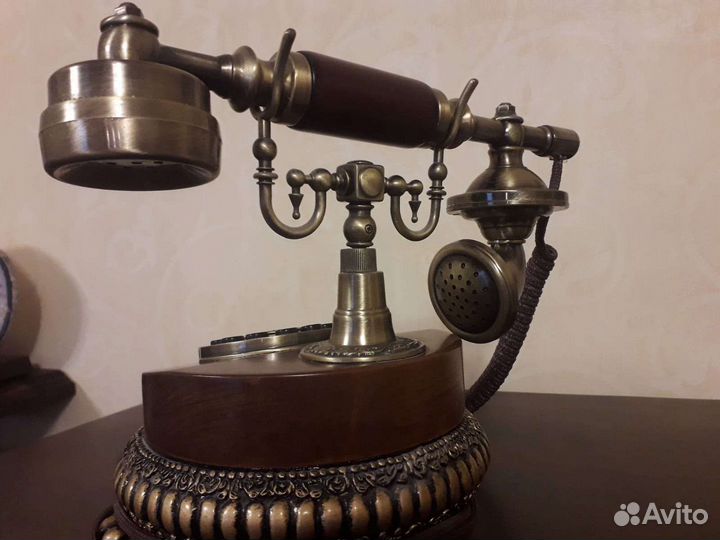 Телефонный аппарат ретро