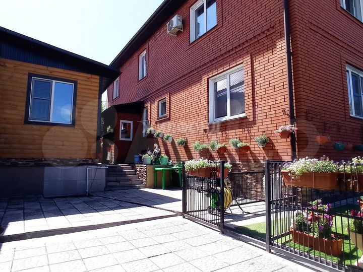 Коттедж 232 м² на участке 2,8 сот.