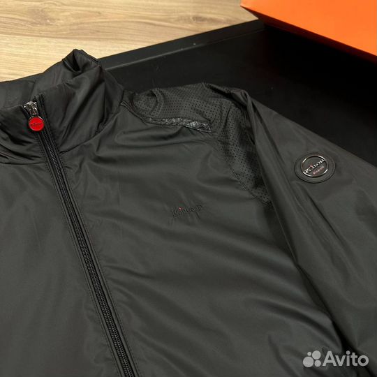 Ветровка Kiton черная 24/25