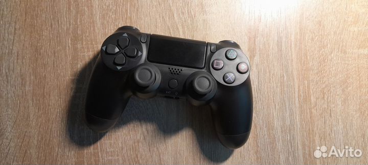 Геймпад ps4 в идеальном сост. С зарядкой в компл