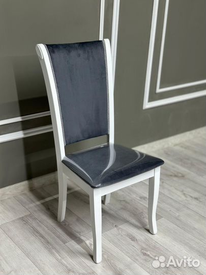 Стол и стулья новые