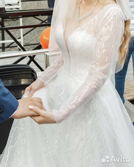 Свадебное платье со шлейфом 42-44