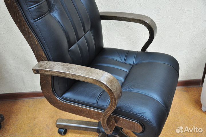 Офисное кресло 