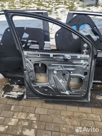 Audi Q7 4L Дверь передняя левая 92066226