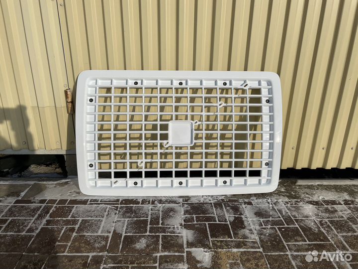 Решетка радиатора Volvo VNL 670-780 белый акрил