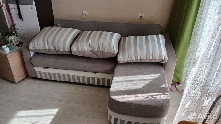 Диван мебельной фабрики 