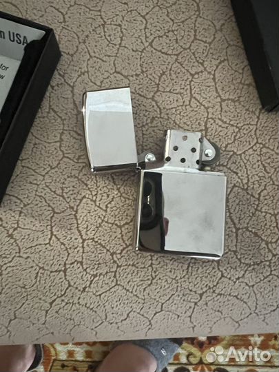 Продам зажигалку zippo