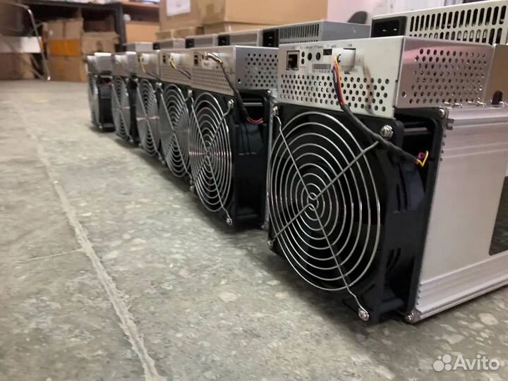 Whatsminer M30s, Bitmain Antminer, Avalon