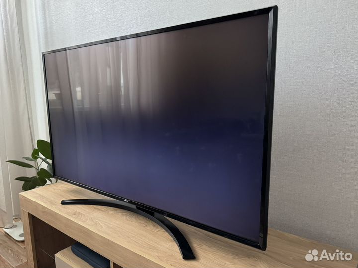 Телевизор LG 49UM7450PLA