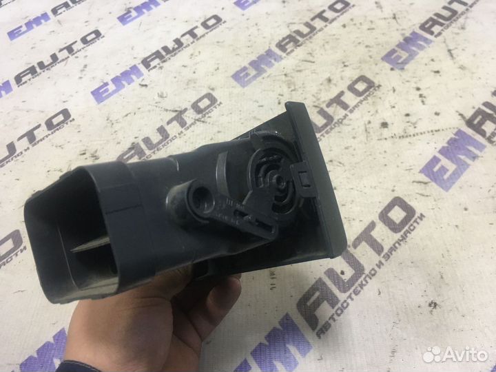 Дефлектор воздушный левый Лада Приора