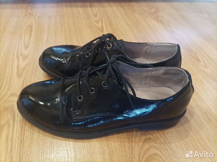 Ботинки лакированные 36