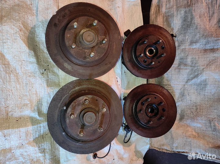 Ступица с диском тормозным мазда 626 гф