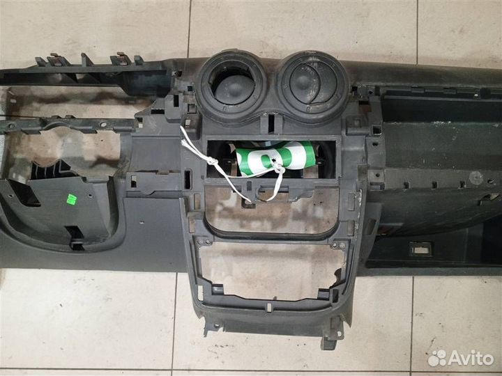 Торпедо Renault Sandero 2009-2014