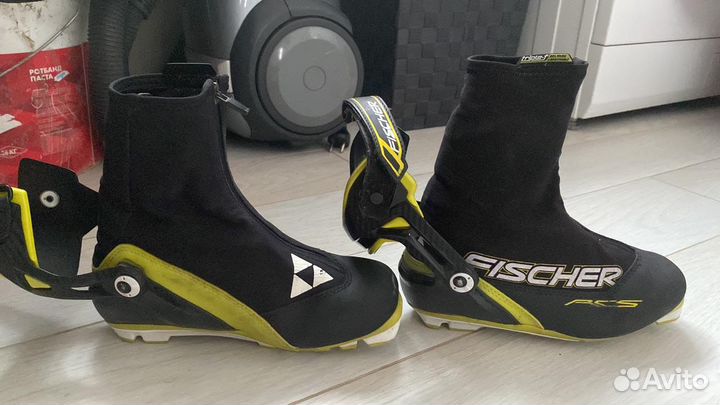 Лыжные ботинки